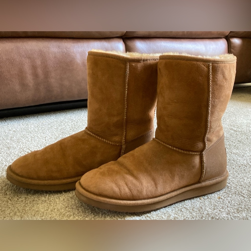 LLBean sheepskin lined boots size 9, like UGGs. Mid-calf, barely worn